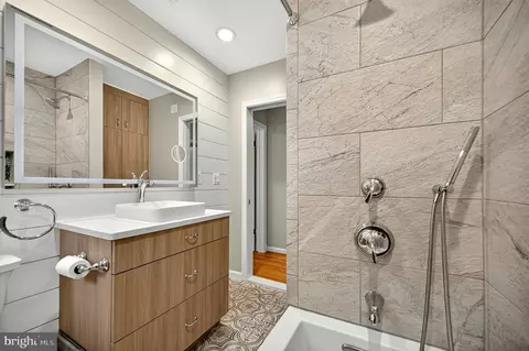 Bath - 6619 Melrose Dr, Mclean, VA 22101 photo 6 of 7