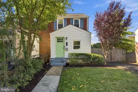 2715 Albemarle Dr, Alexandria, VA 22303