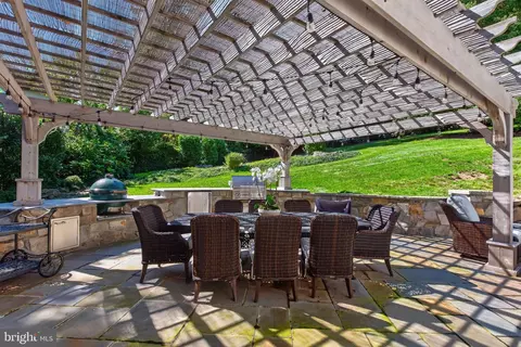 Exterior - 1420 Kurtz Rd, Mclean, VA 22101 photo 4 of 4