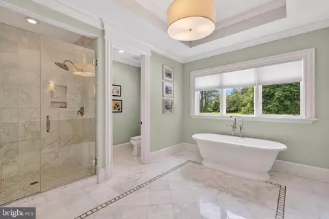 Bath - 1420 Kurtz Rd, Mclean, VA 22101 photo 2 of 6