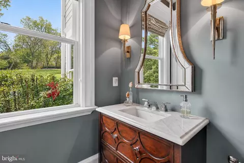 Bath - 1420 Kurtz Rd, Mclean, VA 22101 photo 1 of 6