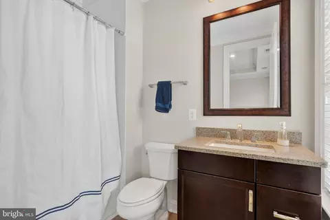 Bath - 1420 Kurtz Rd, Mclean, VA 22101 photo 5 of 6