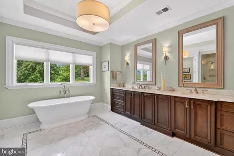 Bath - 1420 Kurtz Rd, Mclean, VA 22101 photo 3 of 6