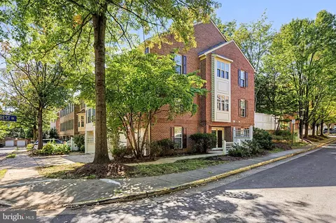 9386 Van Arsdale Dr, Vienna, VA 22181