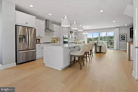 1867 Oakview Crest Dr, Reston, VA 20190 photo 3