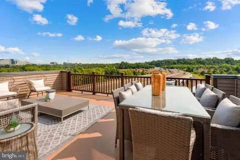 1875 Oakview Crest Dr, Reston, VA 20190 photo 16