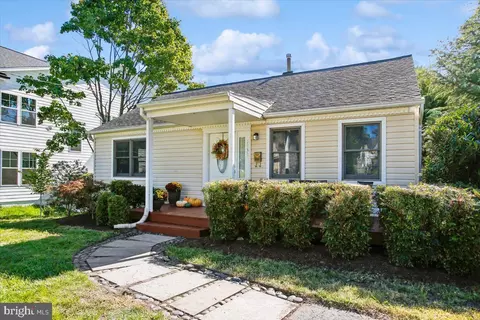 1939 Burfoot St, Falls Church, VA 22043