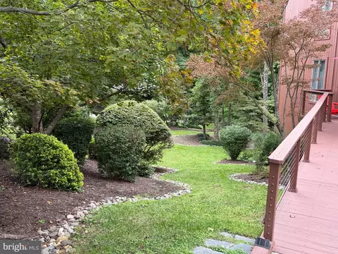 Exterior - 6133 Franklin Park Rd, Mclean, VA 22101 photo 3 of 5