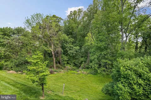 Exterior - 9830 Faust Dr, Vienna, VA 22182 photo 18 of 19