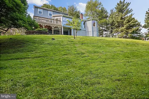 Exterior - 9830 Faust Dr, Vienna, VA 22182 photo 16 of 19