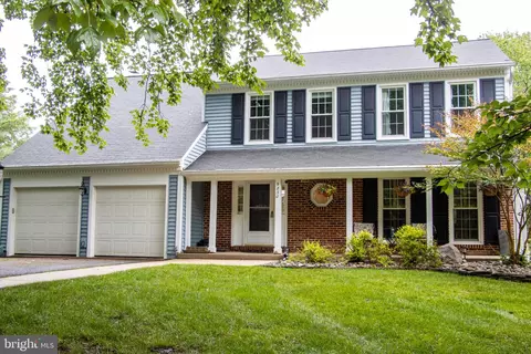 Exterior - 9830 Faust Dr, Vienna, VA 22182 photo 4 of 19
