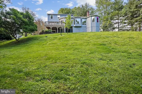 Exterior - 9830 Faust Dr, Vienna, VA 22182 photo 15 of 19