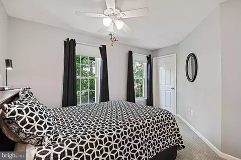 Bedroom - 9830 Faust Dr, Vienna, VA 22182 photo 6 of 9