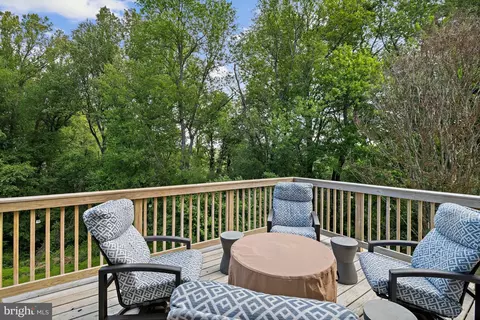 Exterior - 9830 Faust Dr, Vienna, VA 22182 photo 11 of 19