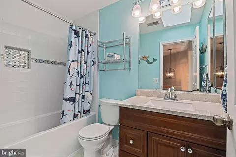 Bath - 9830 Faust Dr, Vienna, VA 22182 photo 4 of 5