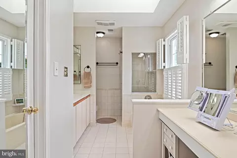 Bath - 9830 Faust Dr, Vienna, VA 22182 photo 2 of 5