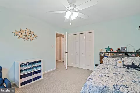 Bedroom - 9830 Faust Dr, Vienna, VA 22182 photo 5 of 9