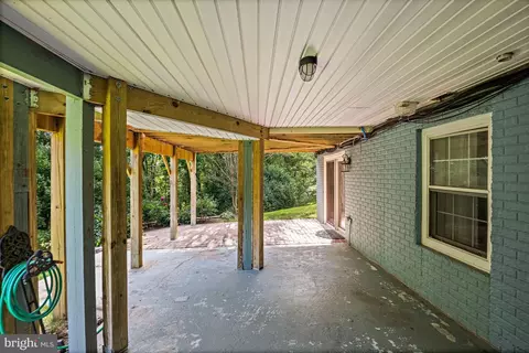 Exterior - 9830 Faust Dr, Vienna, VA 22182 photo 12 of 19