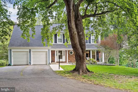 Exterior - 9830 Faust Dr, Vienna, VA 22182 photo 3 of 19