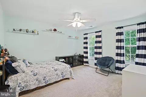 Bedroom - 9830 Faust Dr, Vienna, VA 22182 photo 4 of 9