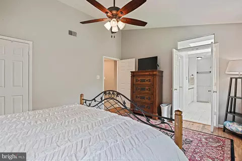 Bedroom - 9830 Faust Dr, Vienna, VA 22182 photo 2 of 9