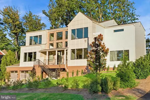 Exterior - 1917 Kenbar Ct, Mclean, VA 22101 photo 2 of 5