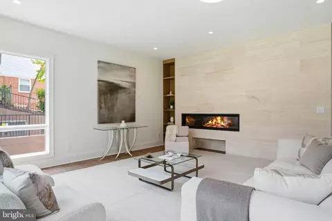 Living - 1917 Kenbar Ct, Mclean, VA 22101 photo 4 of 9