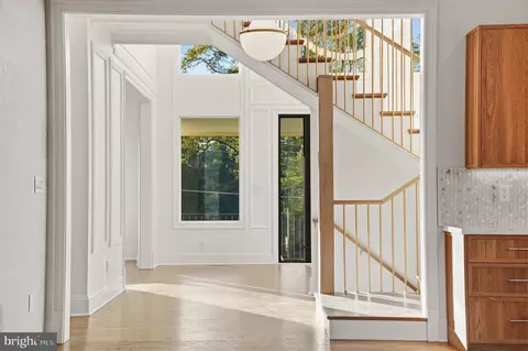 Entry Way - 1917 Kenbar Ct, Mclean, VA 22101 photo 3 of 8