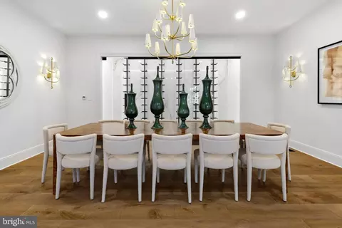 Dining - 620 Rivercrest Dr, Mclean, VA 22101 photo 3 of 4