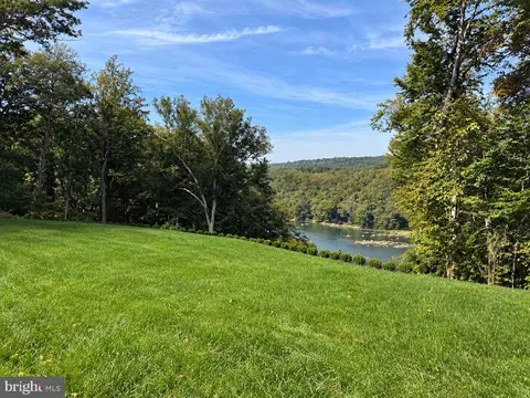 View/Area - 620 Rivercrest Dr, Mclean, VA 22101 photo 3 of 6