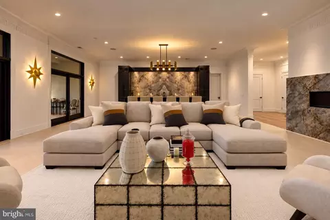 Living - 620 Rivercrest Dr, Mclean, VA 22101 photo 4 of 5