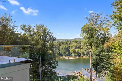 View/Area - 620 Rivercrest Dr, Mclean, VA 22101 photo 2 of 6