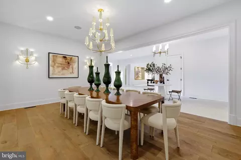 Dining - 620 Rivercrest Dr, Mclean, VA 22101 photo 2 of 4