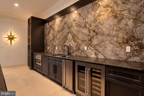 Kitchen - 620 Rivercrest Dr, Mclean, VA 22101 photo 10 of 10