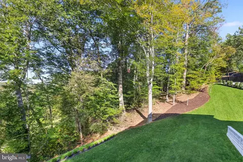 Exterior - 620 Rivercrest Dr, Mclean, VA 22101 photo 6 of 9