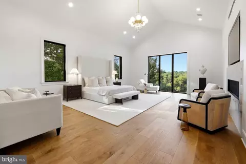 Bedroom - 620 Rivercrest Dr, Mclean, VA 22101 photo 1 of 5