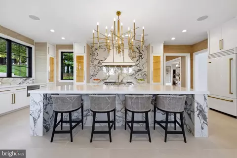 Kitchen - 620 Rivercrest Dr, Mclean, VA 22101 photo 7 of 10