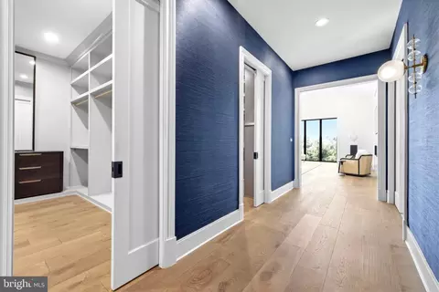 Entry Way - 620 Rivercrest Dr, Mclean, VA 22101 photo 7 of 15
