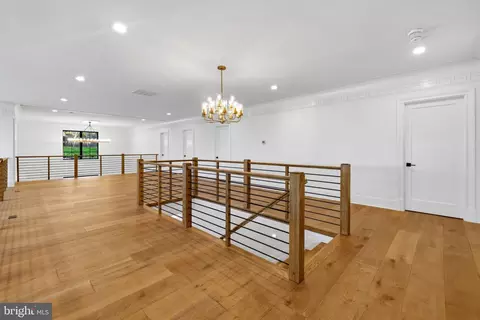 Entry Way - 620 Rivercrest Dr, Mclean, VA 22101 photo 12 of 15