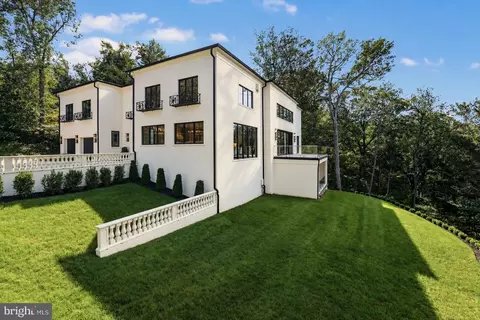 Exterior - 620 Rivercrest Dr, Mclean, VA 22101 photo 5 of 9