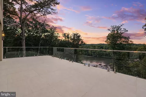 View/Area - 620 Rivercrest Dr, Mclean, VA 22101 photo 5 of 6