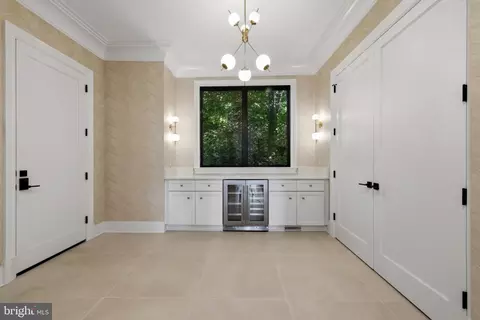 Entry Way - 620 Rivercrest Dr, Mclean, VA 22101 photo 9 of 15