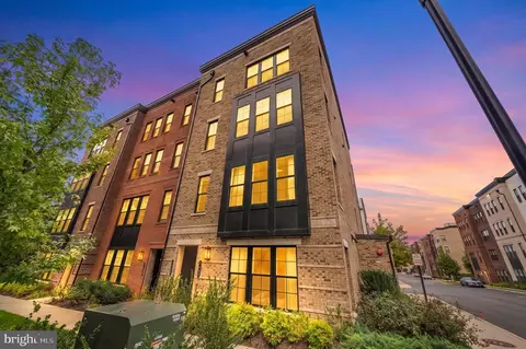 7448 Backett Wood Ter #405, Mclean, VA 22102