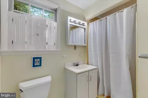 Bath - 6175 Hardy Dr, Mclean, VA 22101 photo 3 of 3