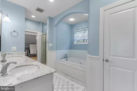 Entry Way - 6175 Hardy Dr, Mclean, VA 22101 photo 2 of 4
