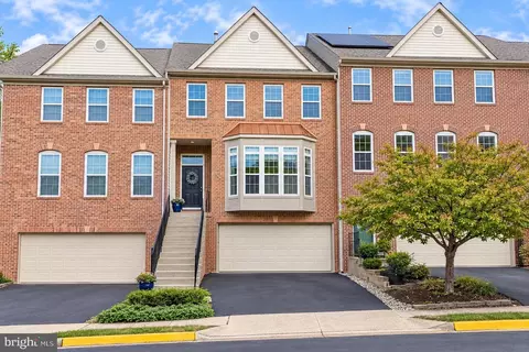 4205 Trumbo Ct, Fairfax, VA 22033