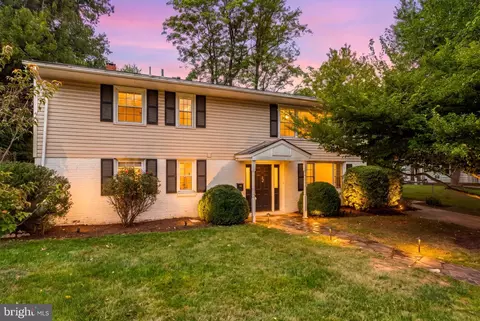 511 Walker St SW, Vienna, VA 22180