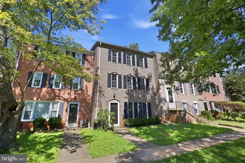 5872 Kara Pl, Burke, VA 22015