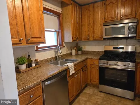 Kitchen - 6820 Mayo Ct, Springfield, VA 22150 photo 2 of 2