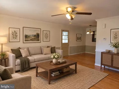 Living - 6820 Mayo Ct, Springfield, VA 22150 photo 2 of 4